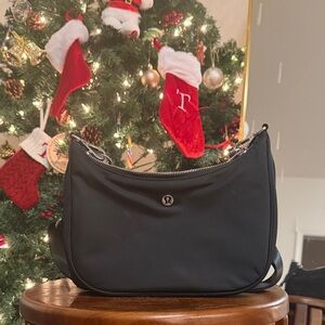 lululemon essentials small Shoulder Bag